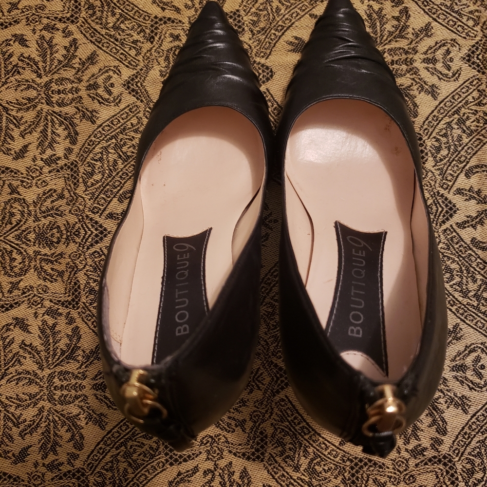 Boutique 9 Quinn Black leather pumps (6-1/2med)